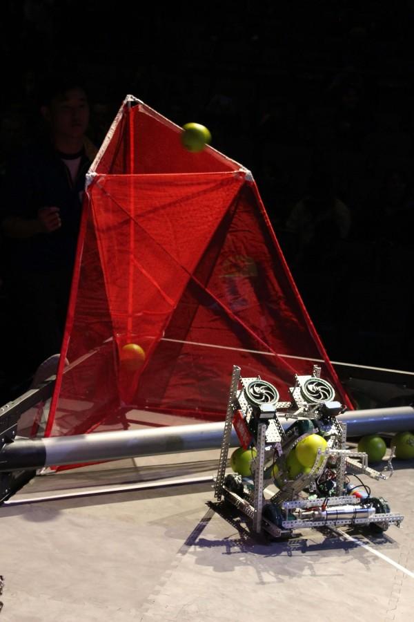 Team 8000C from Head Royce School scoring their second ball into the high goal during semifinals (Photo Credit: James Wang)